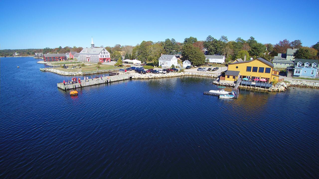 Inner Harbor Inn Shelburne Exterior photo